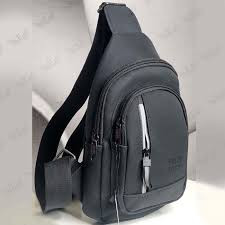 کیف کراسبادی تمام مشکی برند Philipp Plein با جیب جلوی برجسته