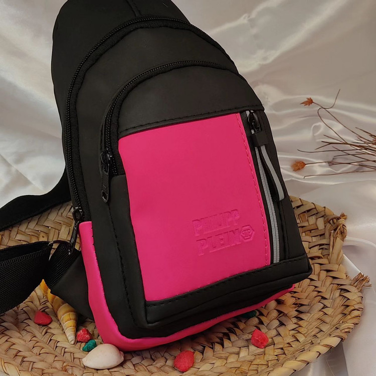 کیف کراسبادی مشکی و سرخ آبی برند Philipp Plein با جیب جلوی برجسته