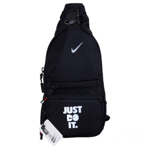 نمای روبرو از کیف نایک مشکی با نوشته JUST DO IT و آرم نایک