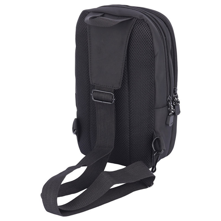 نمای پشت کراس بادی مشکی با بندهای شانه ای قابل تنظیم