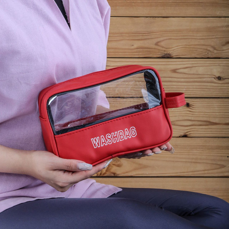 کیف واش بگ شفاف قرزمز با چاپ WASHBAG، مناسب نگهداری لوازم شخصی و بهداشتی