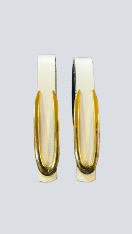 کمربند سفید با سگک طلایی عرض 1.5 سانتی متر