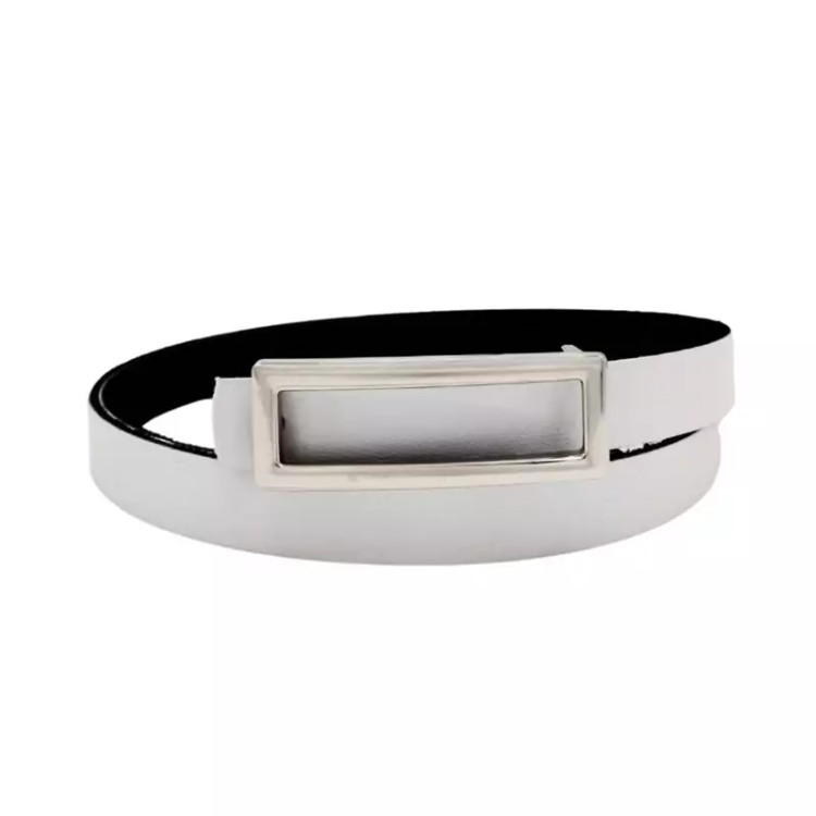 کمربند زنانه باریک سفید با سگک نقرهای – مناسب استفاده روزانه و لباسهای مینیمال