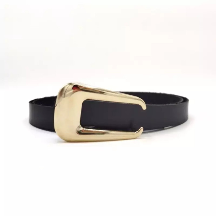 کمربند زنانه مشکی با عرض ۲ سانت و سگک طلایی مدرن، مناسب استایلهای رسمی و شبانه