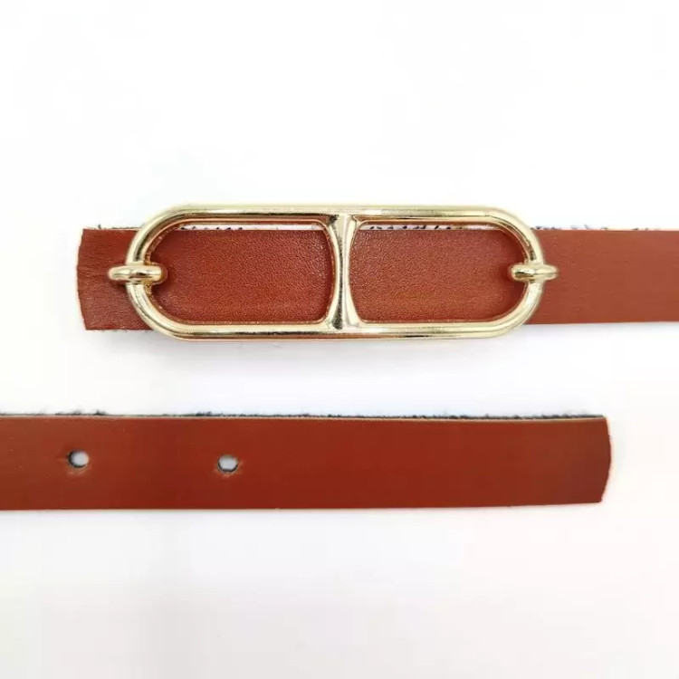 کمربند زنانه قهوهای با عرض ۲ سانت و سگک طلایی عینکی، مناسب برای استایلهای پاییزی و نیمهرسمی