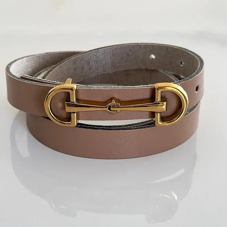 کمربند ماسیمودوتی با سگک طلایی و کمربند کرم - ترکیب گرم تابستانی