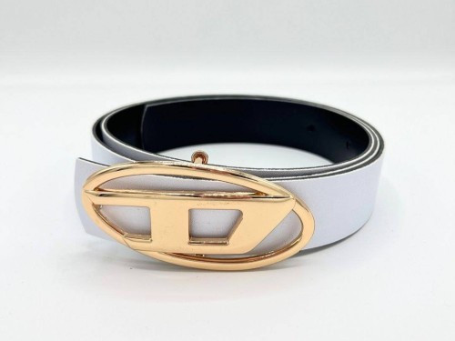 کمربند دیزل سفید با سگک طلایی رنگ ثابت