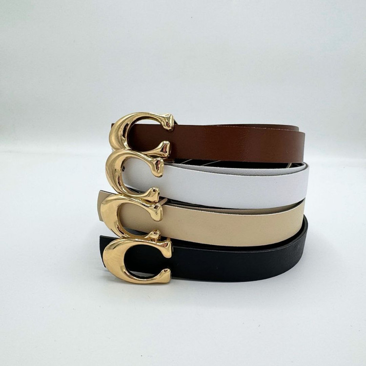 کمربندهای زنانه در رنگهای قهوهای، سفید، کرم و مشکی با سگک طلایی کوچ، مناسب استایلهای شیک و مدرن