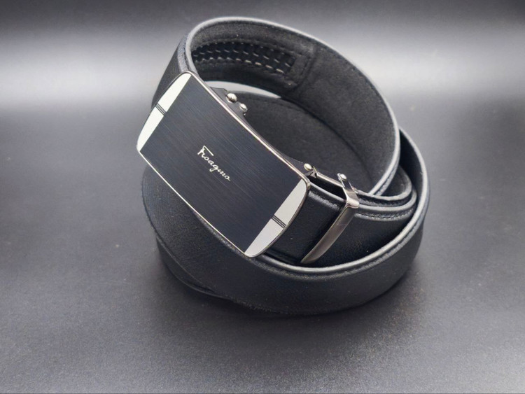 کمربند مردانه عسلی با چرم مصنوعی و سگک ریلی طرح خاص – مناسب استایل نیمهرسمی