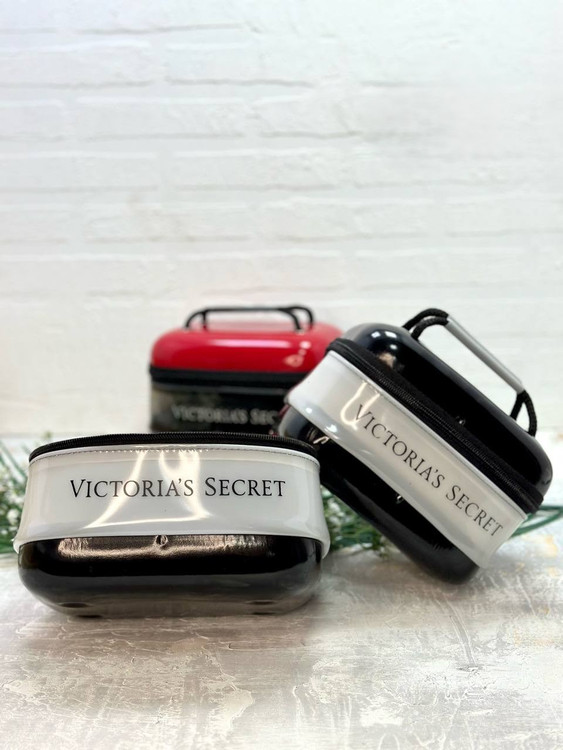 ست دوتکه کیف آرایشی ویکتوریا سکرت قرمز و مشکی با طراحی زیپدار و دستهدار