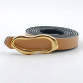 کمربند چرمی کرم با سگک موجی طلایی 1.5 سانتیمتری – طراحی لوکس و مناسب استایل مینیمال