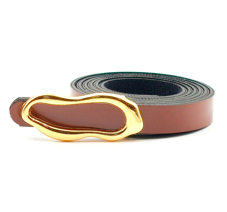 کمربند چرمی عسلی با سگک موجی طلایی 1.5 سانتیمتری – مناسب استایل روزمره با حس طبیعی و گرم