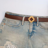 کمربند زنانه قهوهای تیره با سگک طلایی، ترکیب گرم و شیک برای لباسهای اسپرت