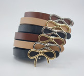 مجموعه کمربندهای زنانه در رنگهای متنوع با سگک پاپیونی طلایی و نقرهای، مناسب استایلهای کژوال، کلاسیک و رسمی