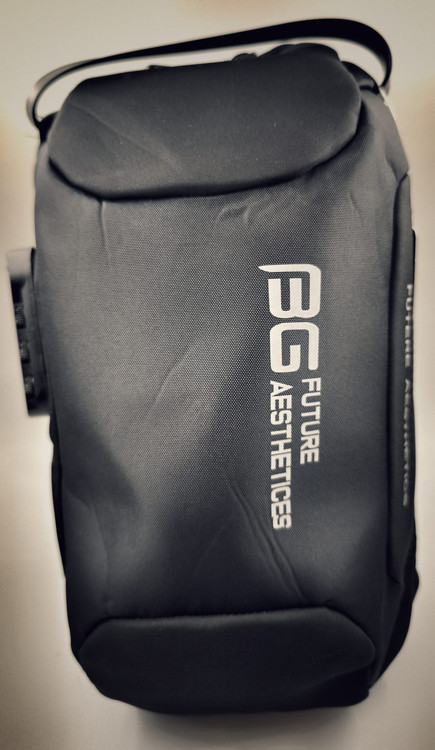 کیف کراسبادی مشکی با چاپ گرافیکی BG، ترکیب مدرن و کاربردی