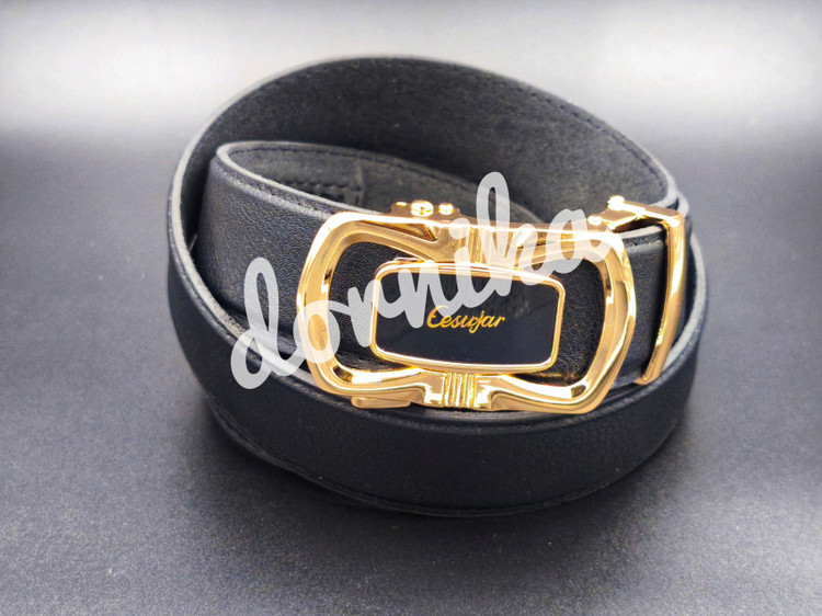 کمربند مردانه با سگک ریلی طلایی و بند چرمی مشکی، انتخابی مناسب برای استایل کلاسیک