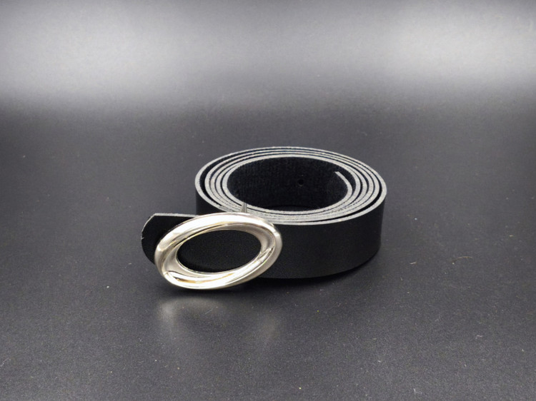 کمربند زنانه مشکی با سگک نقرهای براق، طراحی شیک برای استفاده روزمره