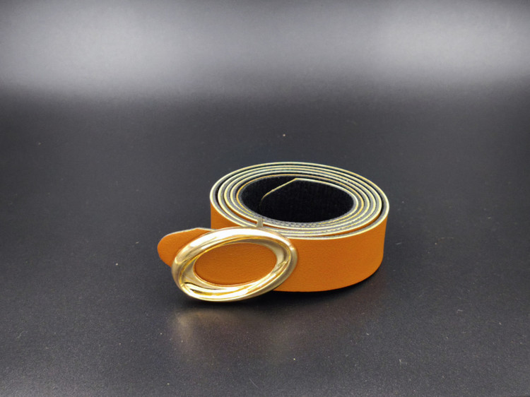 کمربند زنانه عسلی با سگک طلایی، طراحی متفاوت با رنگ محبوب پاییزی