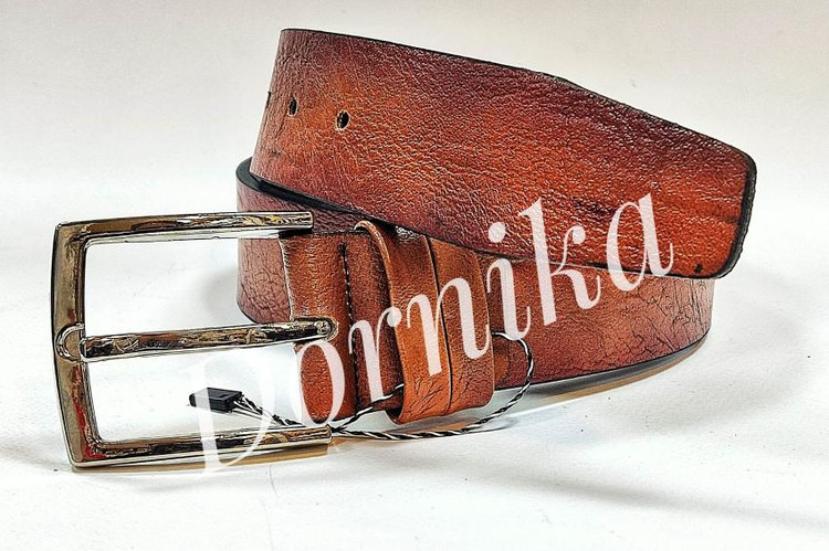 نمای پشت و روی کمربند مردانه مدل سوگو – چرم مصنوعی مشکی، سوراخدار با سگک زبانهدار