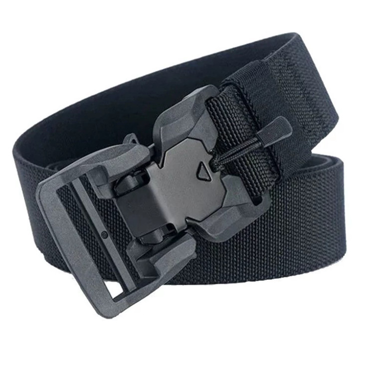 کمربند تاکتیکال ورزشی و طبیعتگردی مشکی با سگک مگنتی ضامندار، مناسب استایل مردانه اسپرت و فعالیتهای فضای باز