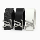 کمربند چرمی زنانه برند LV با سگک نقرهای نگیندار در سه رنگ سفید، مشکی براق و مشکی اکلیلی، مناسب برای استایلهای مجلسی و روزمره