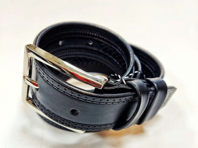 کمربند مردانه چرم مصنوعی مشکی مدل ونیز با سگک زبانهدار برند درنیکا