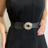 کمربند زنانه مشکی با سگک خورشیدی فلزی نقره ای، طراحی فری سایز و مناسب استایل رسمی و مجلسی