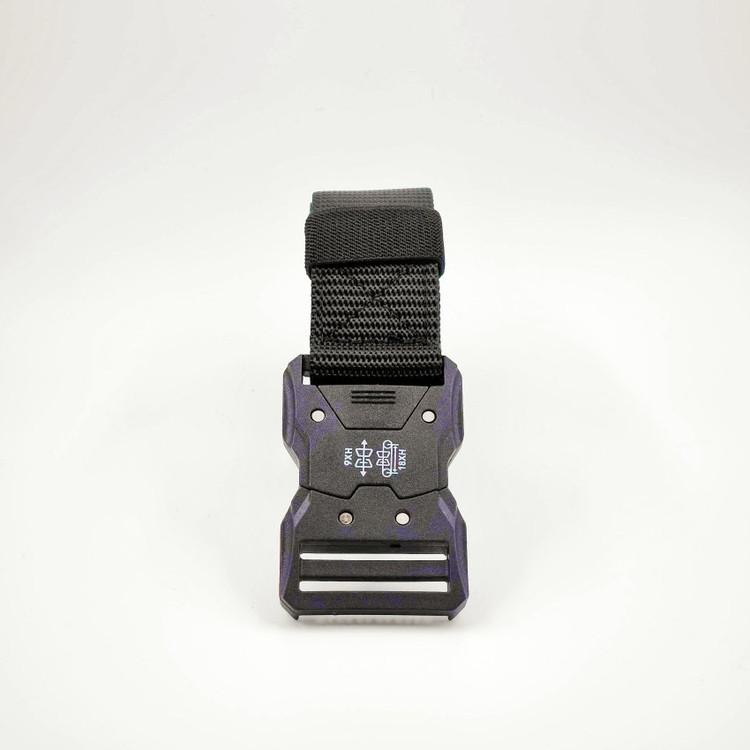 کمربند تاکتیکال مشکی با بند برزنتی و سگک ترکیبی فلز و پلاستیک، مناسب استفاده نظامی و روزمره
