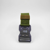 کمربند تاکتیکال سبز ارتشی با بند برزنتی و سگک ترکیبی، مناسب استایل نظامی و طبیعتگردی