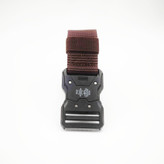 کمربند تاکتیکال زرشکی با بند برزنتی و سگک ترکیبی، مناسب استایل اسپرت و روزمره