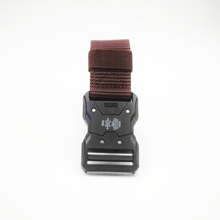 کمربند تاکتیکال زرشکی با بند برزنتی و سگک ترکیبی، مناسب استایل اسپرت و روزمره