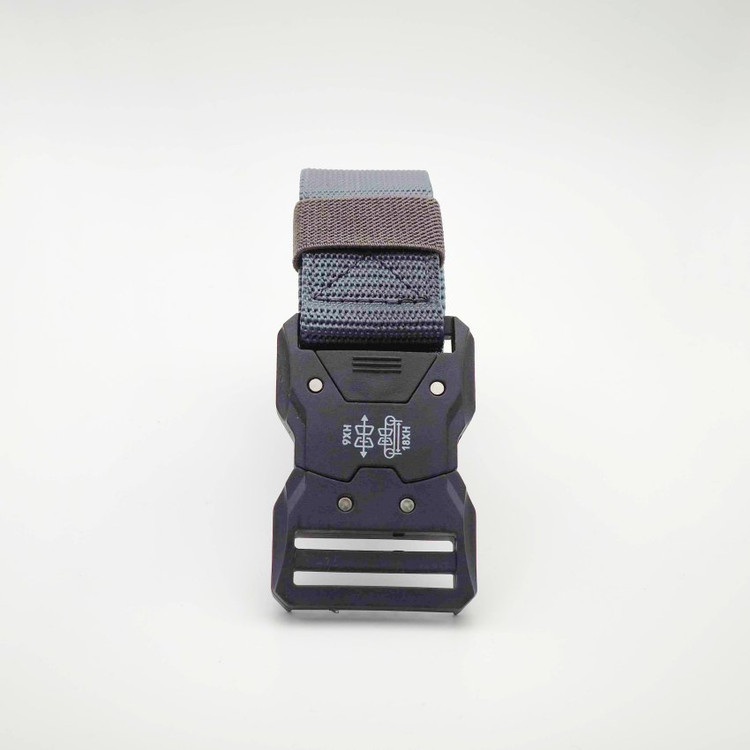 کمربند تاکتیکال طوسی با بند برزنتی مقاوم و سگک ترکیبی، مناسب استفاده شهری و روزمره