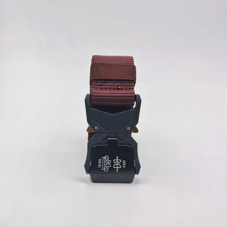 کمربند تاکتیکال مردانه مدل CB MILITARY رنگ زرشکی با ظاهر خاص و بند مقاوم مناسب استایل اسپرت و امنیتی