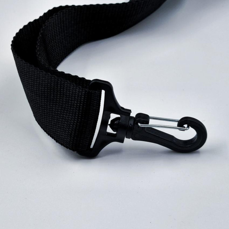 گیره فلزی مستحکم بادی بگ آدیداس با طراحی مقاوم و اتصال قوی به بند قابل تنظیم