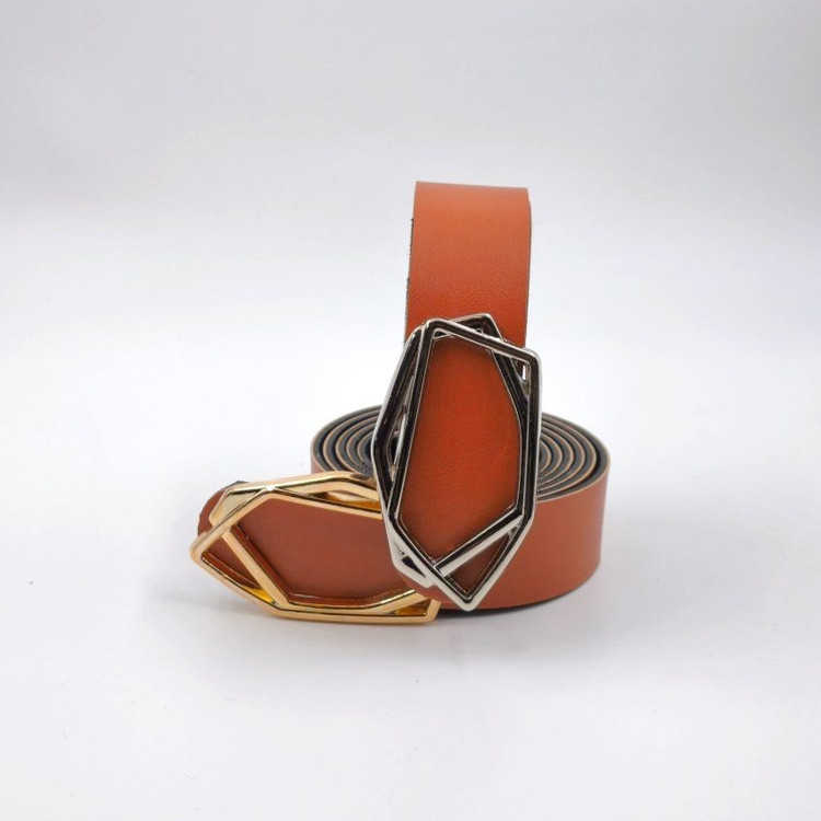 کمربند زنانه عسلی با سگک هندسی نقرهای و طلایی - چرم مصنوعی برند درنیکا