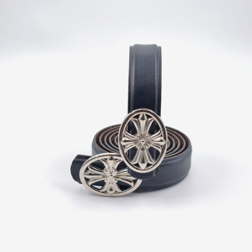 کمربند مشکی چرم مصنوعی مغزی‌دار با سگک صلیبی نقره‌ای برند Chrome Hearts - مناسب برای استایل مردانه و زنانه