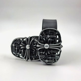 کمربند مشکی چرم مصنوعی با سگک فلزی دودی برند Chrome Hearts (کروم هارتز) مدل گوتیک، عرض ۴ و طول ۱۱۵ سانتی متر