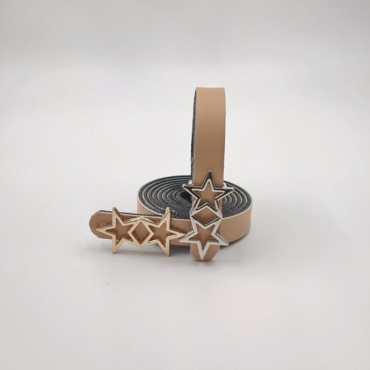 کمربند زنانه ساده کرم با سگک فلزی ستارهای نقرهای و طلایی | چرم مصنوعی | عرض ۱.۵ و طول ۱۱۰ سانتیمتر