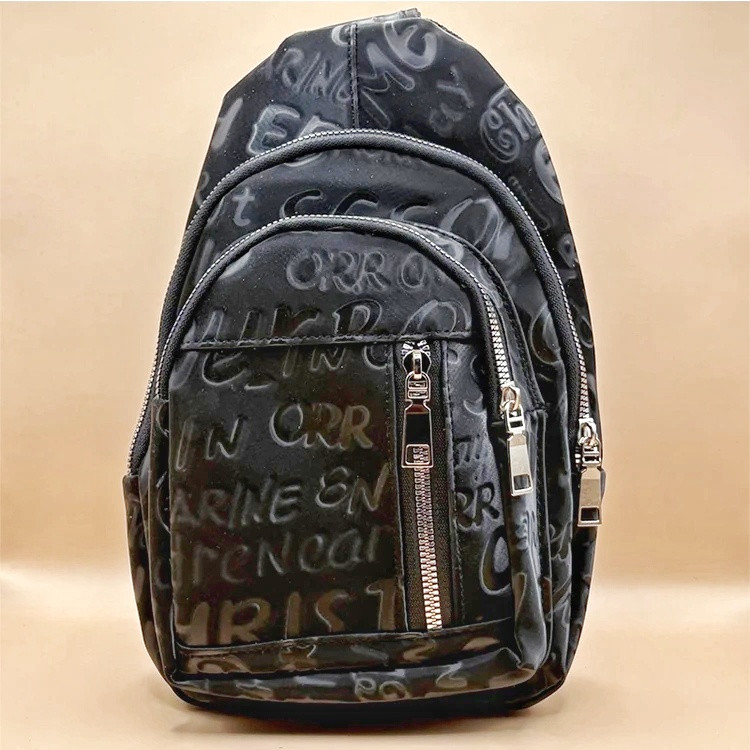 بادی بگ چرم پتینه مشکی با طرح گرافیتی، ۳ زیپ و پشتی توری ضدتعریق، مناسب مردانه و دخترانه