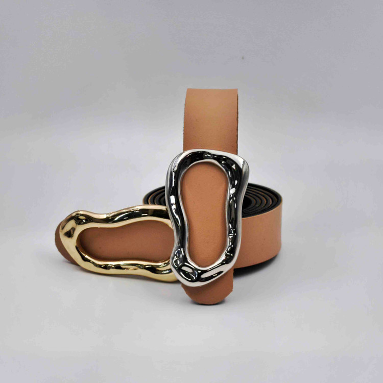 کمربند کرم ۳سانت با سگک دفرمه طلایی و نقره ای