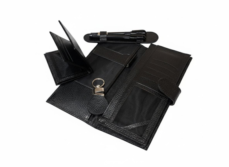 ست مدیریتی چرم طبیعی با قلمهای مشکی، جاکلیدی فلزی، جاکارتی و کیف مدیریتی نقرهای در جعبه چوبی